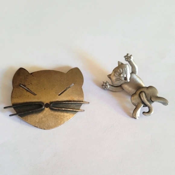 1955 Vintage Jewelry - Vintage Cat Brooch and Lapel Pin Set Gold Silver Tone Feline Kitten Jewelry‎